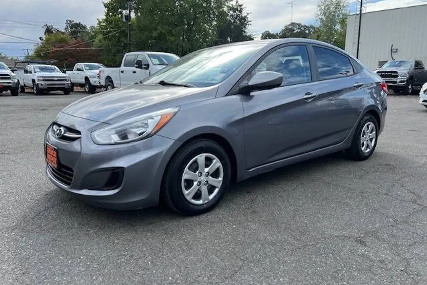 2016 Hyundai Accent SE photo 1