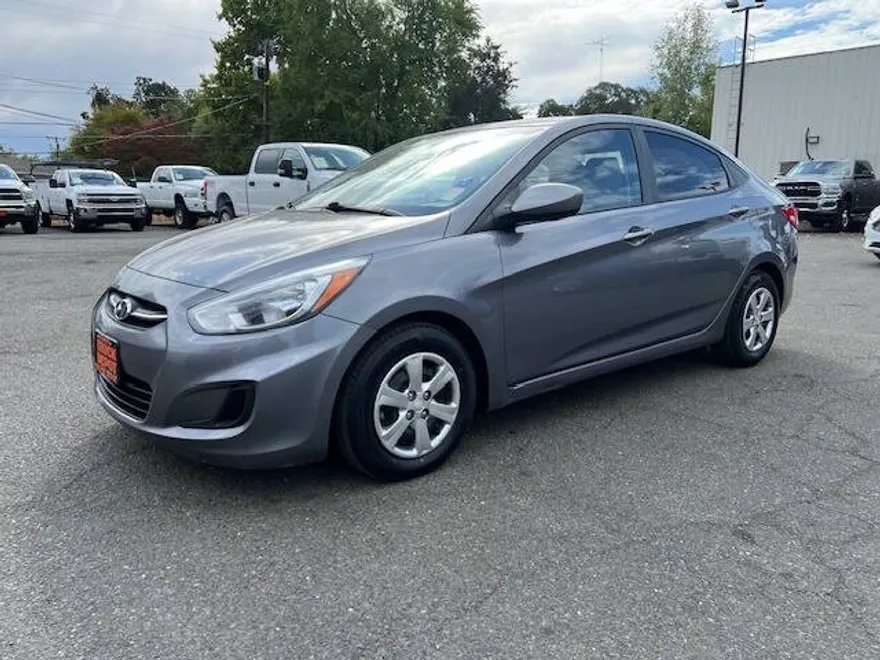 2016 Hyundai Accent SE photo 1