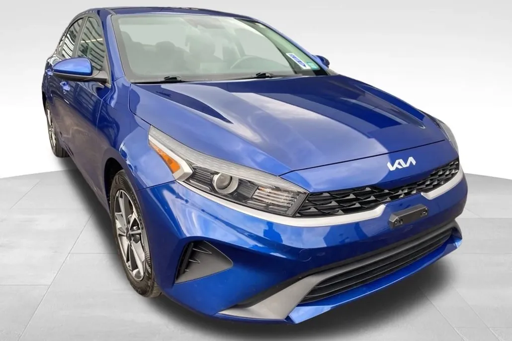 2022 Kia Forte LXS photo 1