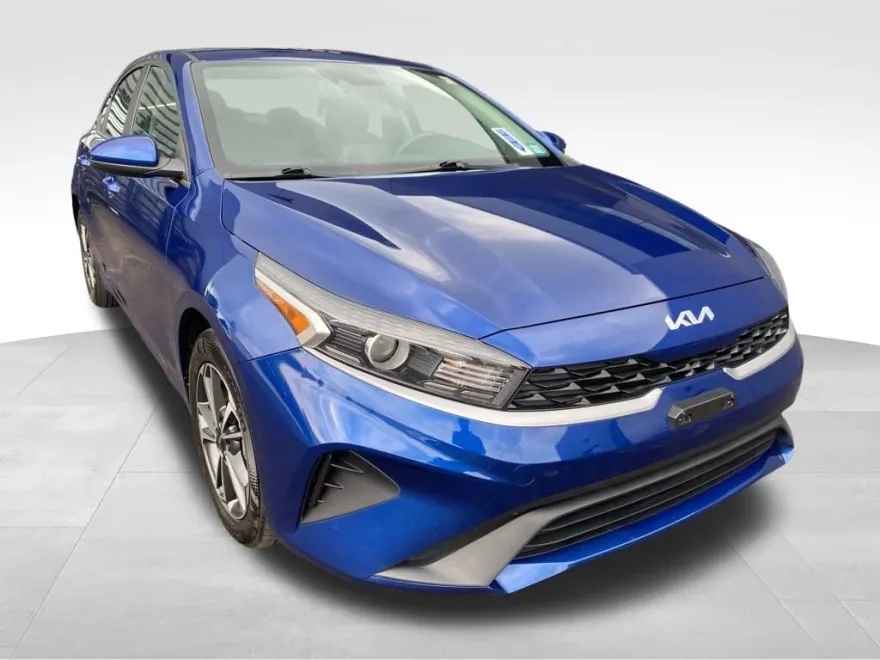 2022 Kia Forte LXS photo 1