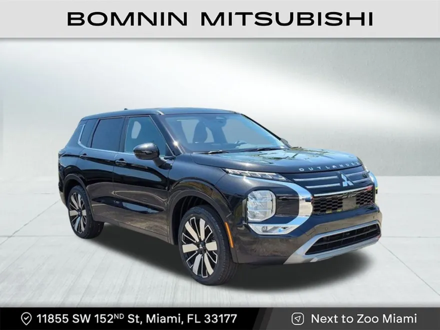 2025 Mitsubishi Outlander SE photo 1
