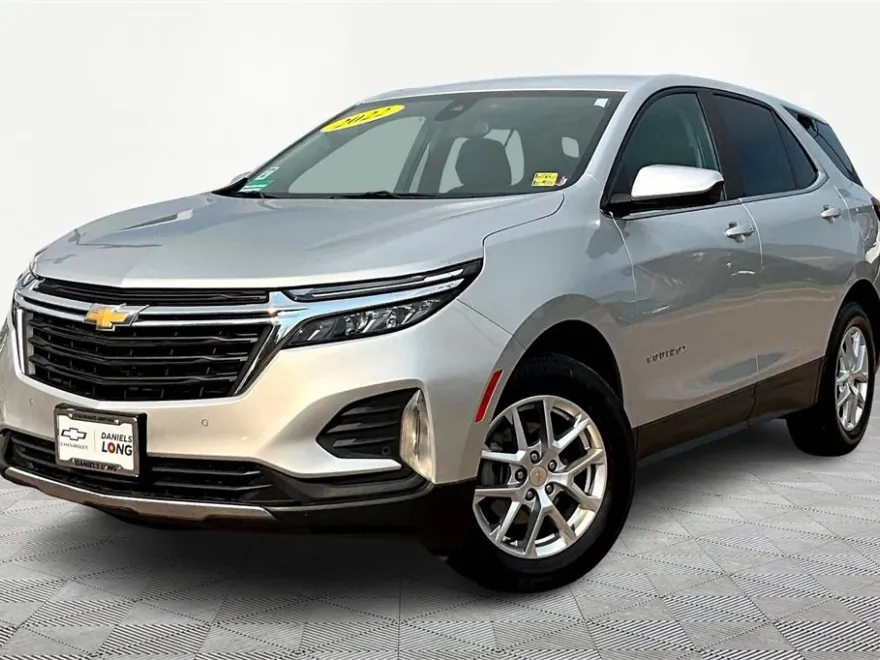 2022 Chevrolet Equinox LT photo 1