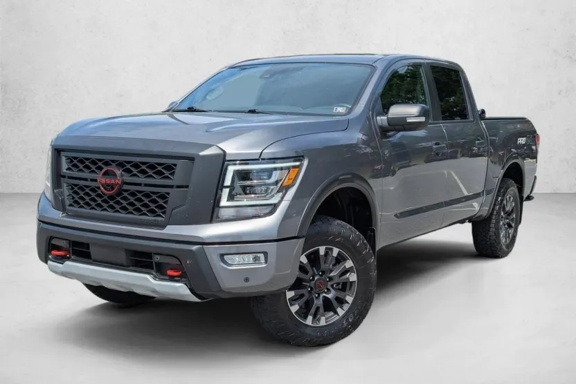 2023 Nissan Titan PRO-4X Crew Cab photo 1