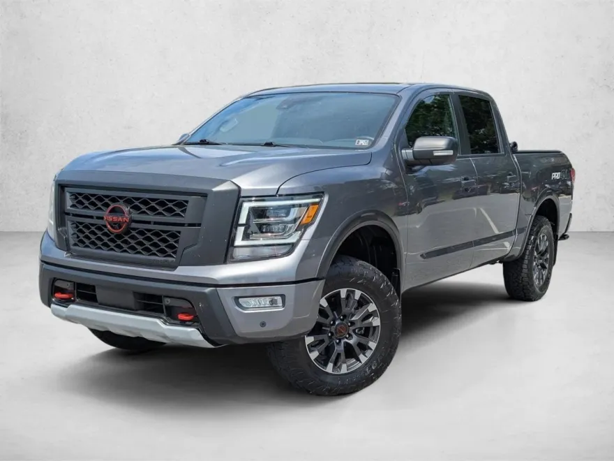 2023 Nissan Titan PRO-4X Crew Cab photo 1