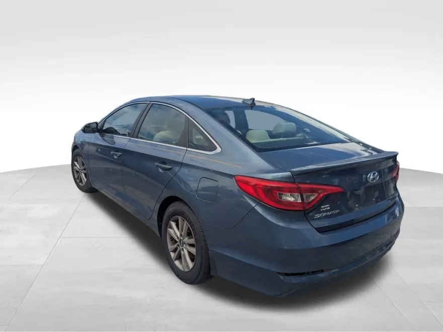 2015 Hyundai Sonata SE photo 1