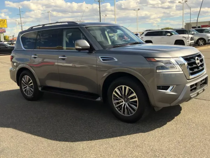 2023 Nissan Armada SL photo 1