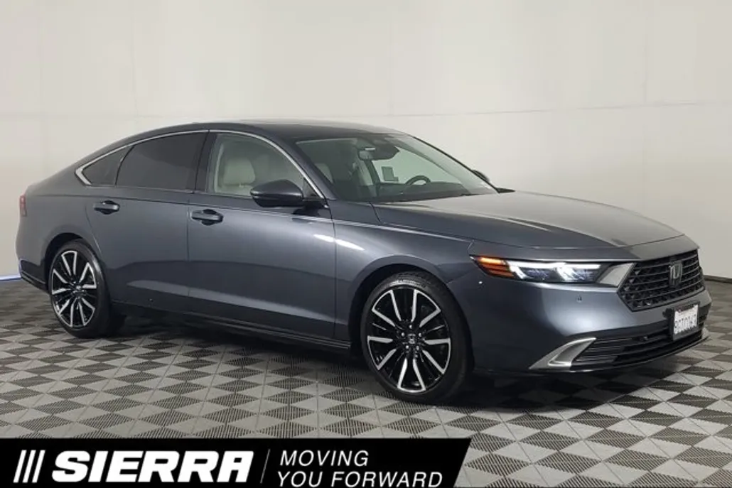 2023 Honda Accord Hybrid Touring photo 1