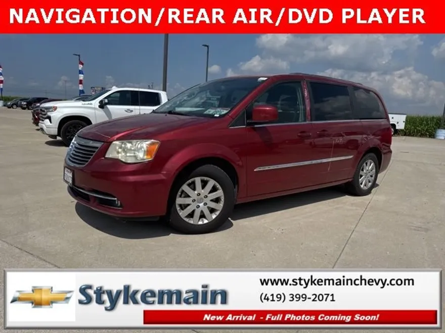 2014 Chrysler Town & Country Touring photo 1