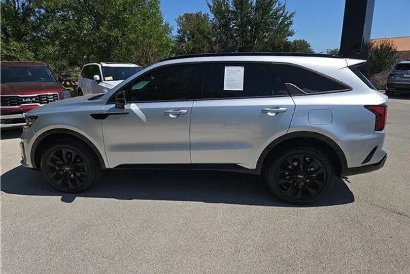 2022 Kia Sorento SX photo 1