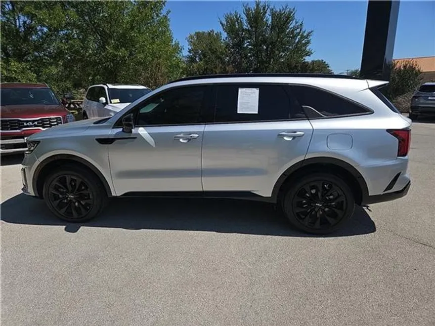 2022 Kia Sorento SX photo 1