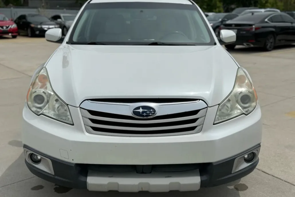 2010 Subaru Outback 2.5i Limited photo 1