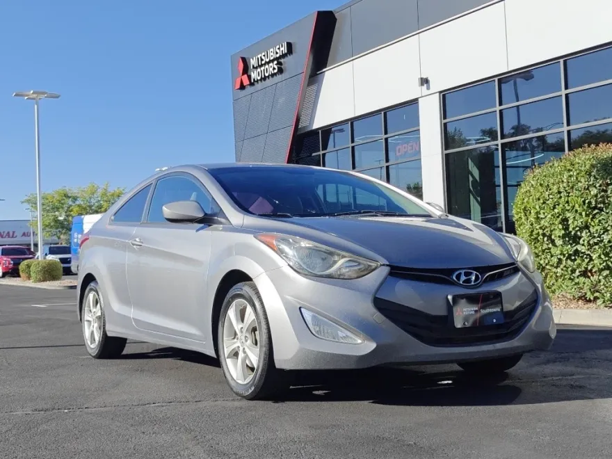 2013 Hyundai Elantra GS photo 1