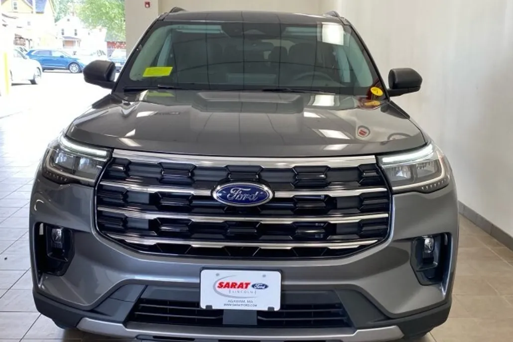 2025 Ford Explorer photo 1