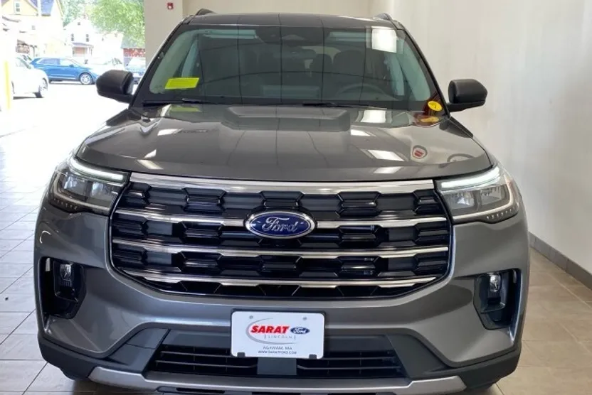 2025 Ford Explorer photo 1
