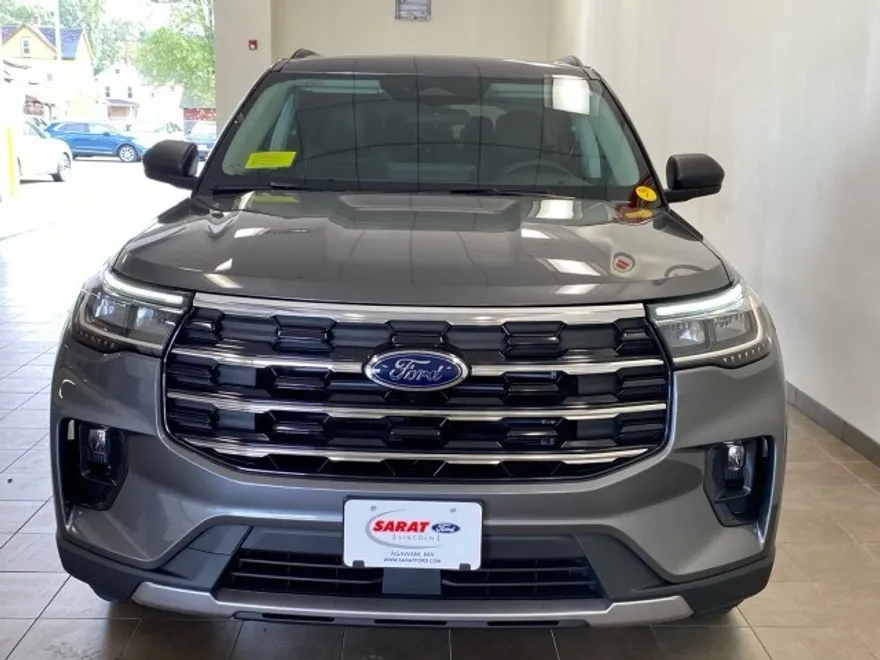 2025 Ford Explorer photo 1