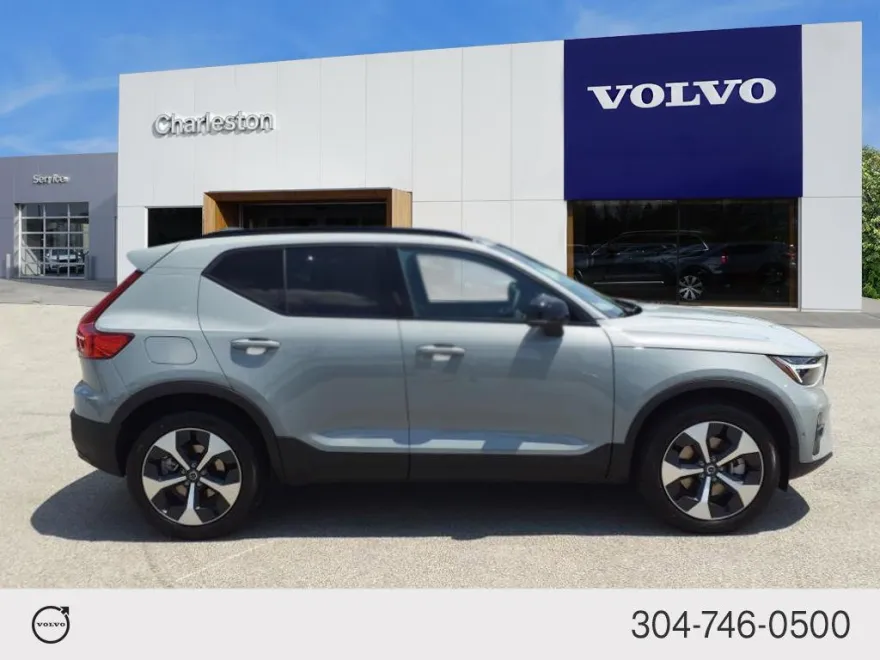 2025 Volvo XC40 Plus photo 1