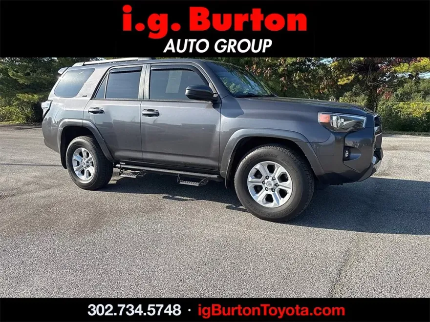 2021 Toyota 4Runner SR5 photo 1