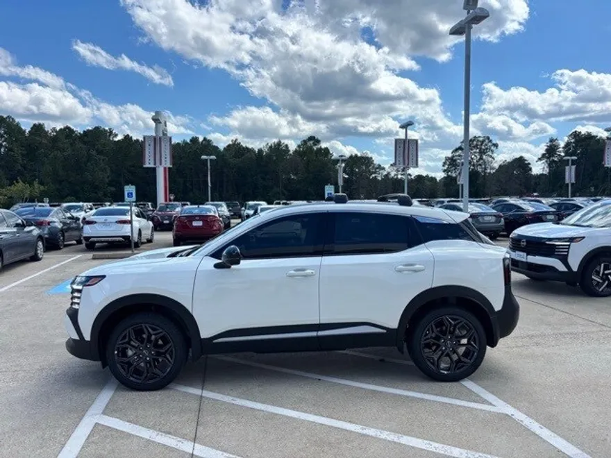 2026 Nissan Kicks SR photo 1