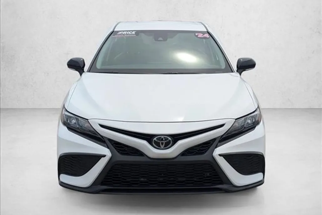 2024 Toyota Camry SE photo 1