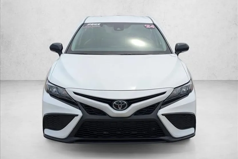 2024 Toyota Camry SE photo 1