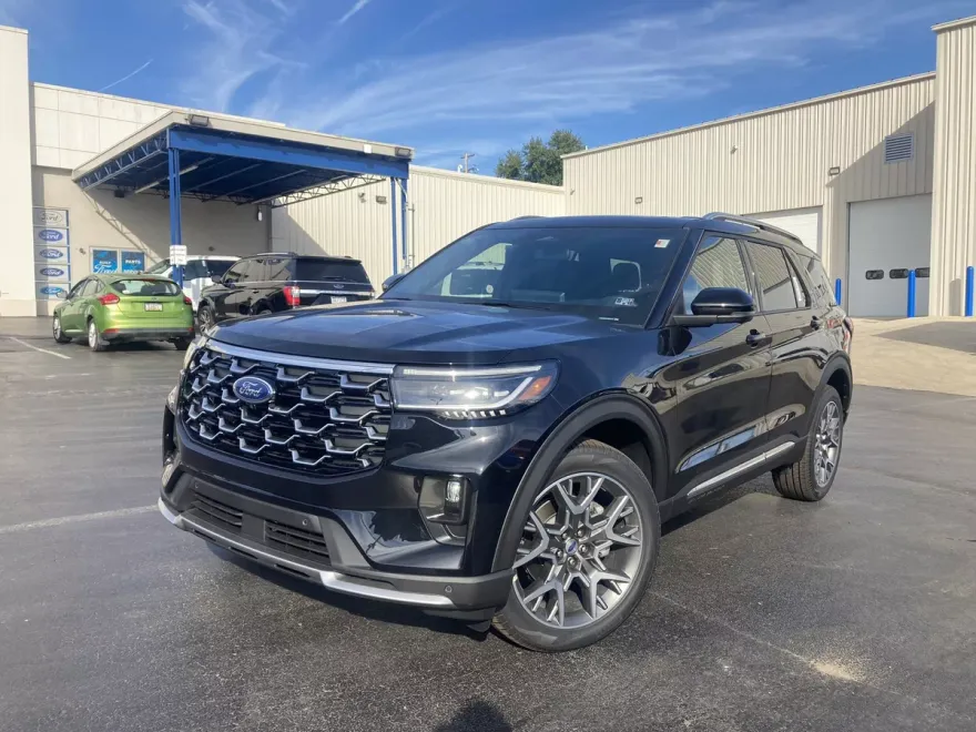 2025 Ford Explorer Platinum photo 1