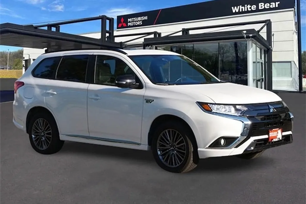 2021 Mitsubishi Outlander PHEV LE photo 1