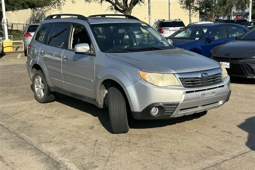 2010 Subaru Forester 2.5X Limited photo 1