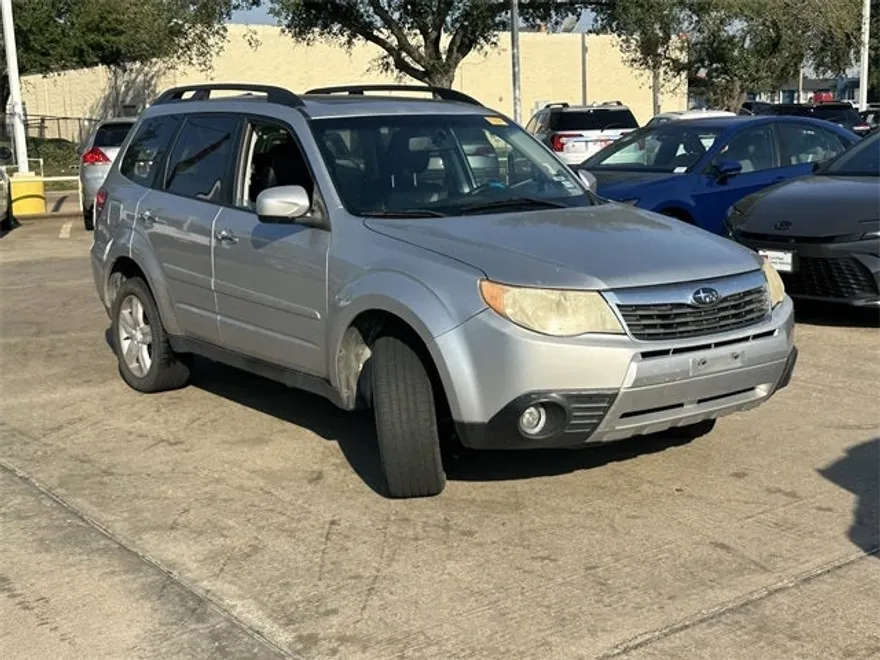 2010 Subaru Forester 2.5X Limited photo 1