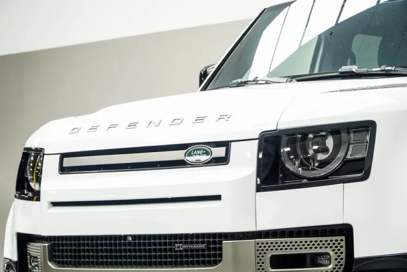 2022 Land Rover Defender 110 X-Dynamic SE photo 1