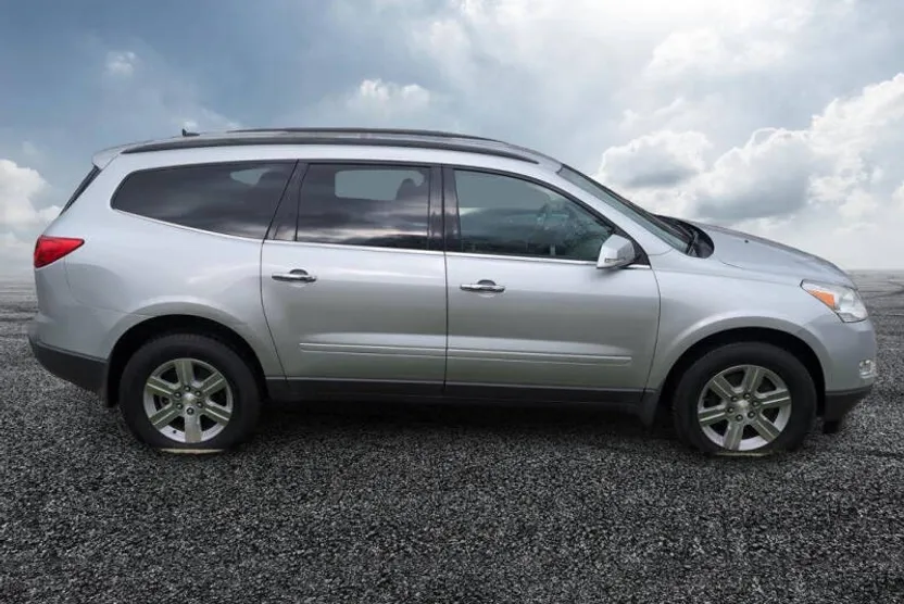 2011 Chevrolet Traverse 2LT photo 1