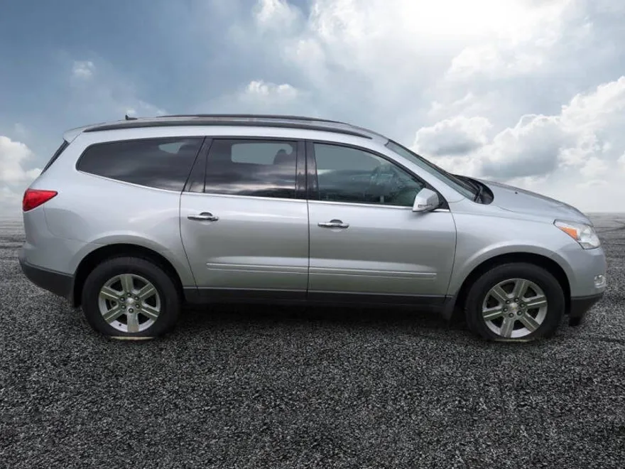 2011 Chevrolet Traverse 2LT photo 1
