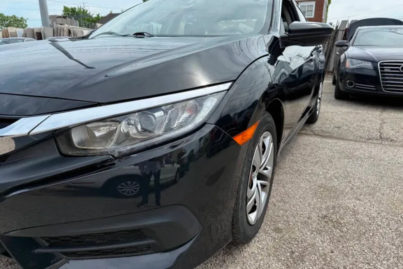 2017 Honda Civic LX photo 1