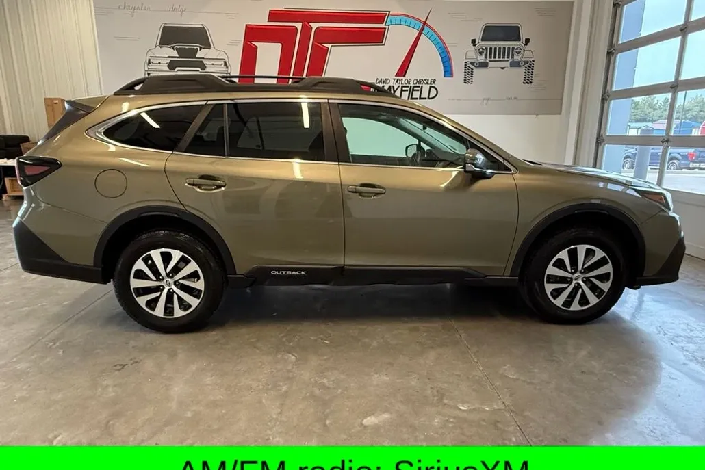 2022 Subaru Outback Premium photo 1
