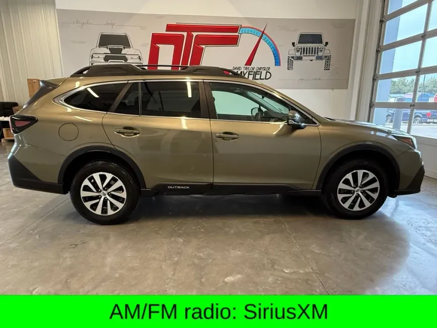 2022 Subaru Outback Premium photo 1