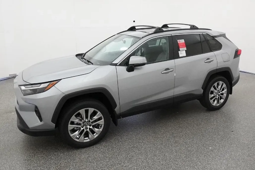 2025 Toyota RAV4 XLE Premium photo 1
