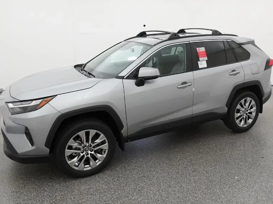 2025 Toyota RAV4 XLE Premium photo 1