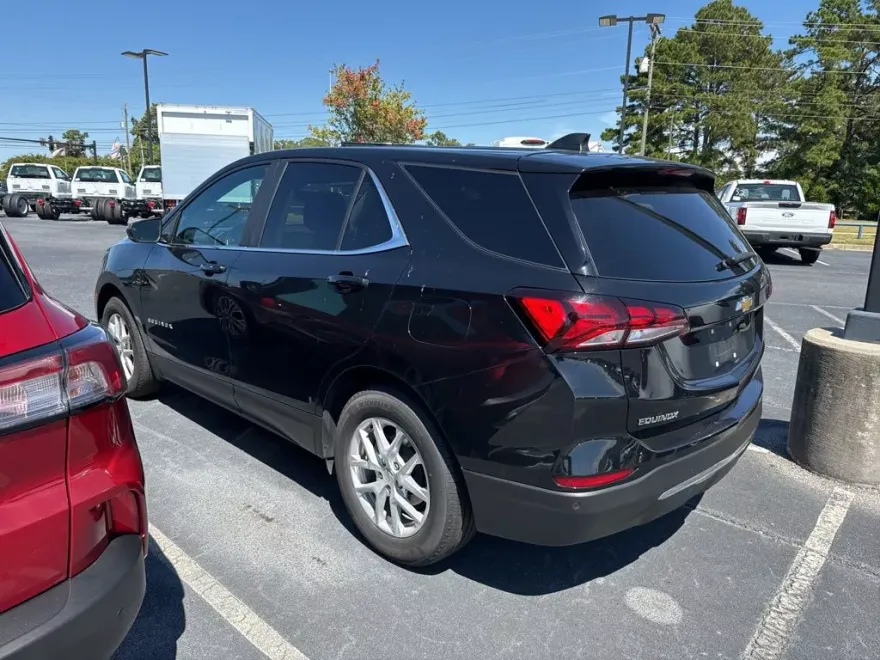 2024 Chevrolet Equinox LT photo 1