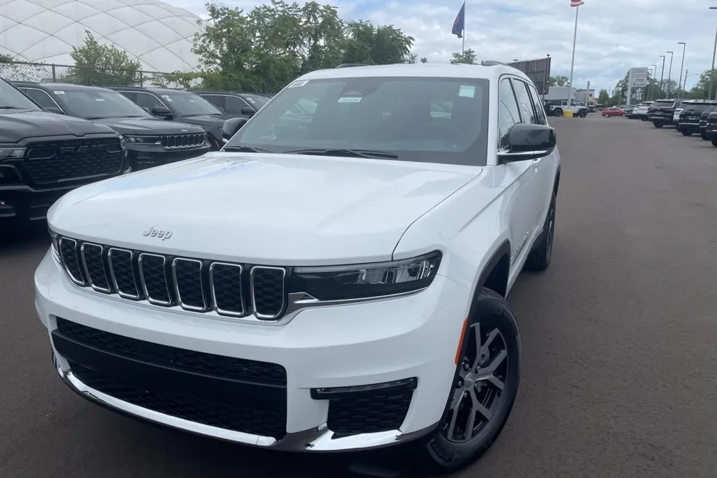 2025 Jeep Grand Cherokee Limited photo 1