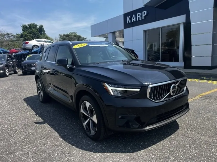 2023 Volvo XC40 AWD Plus photo 1