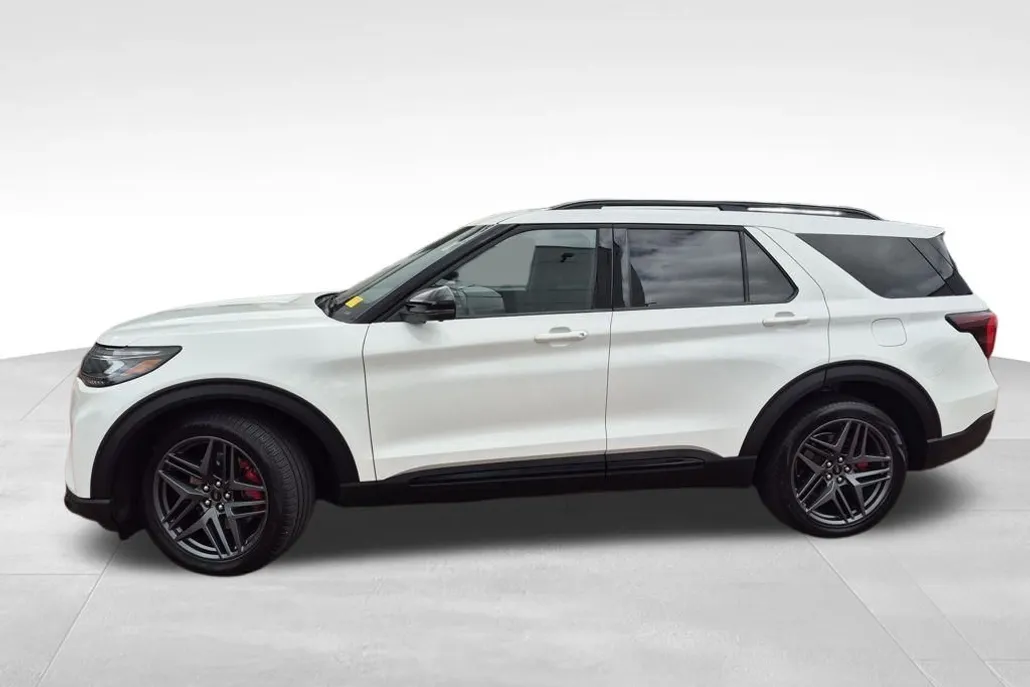 2025 Ford Explorer ST photo 1