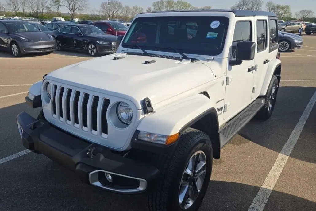 2022 Jeep Wrangler Unlimited Sahara photo 1