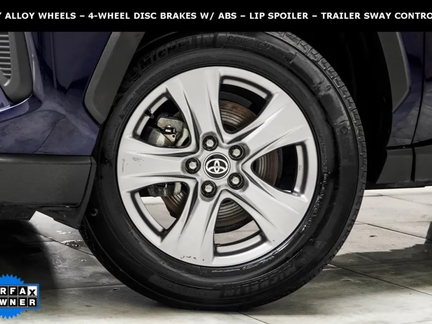 2024 Toyota RAV4 XLE photo 3