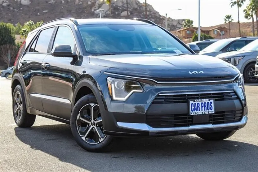 2025 Kia Niro EX photo 1