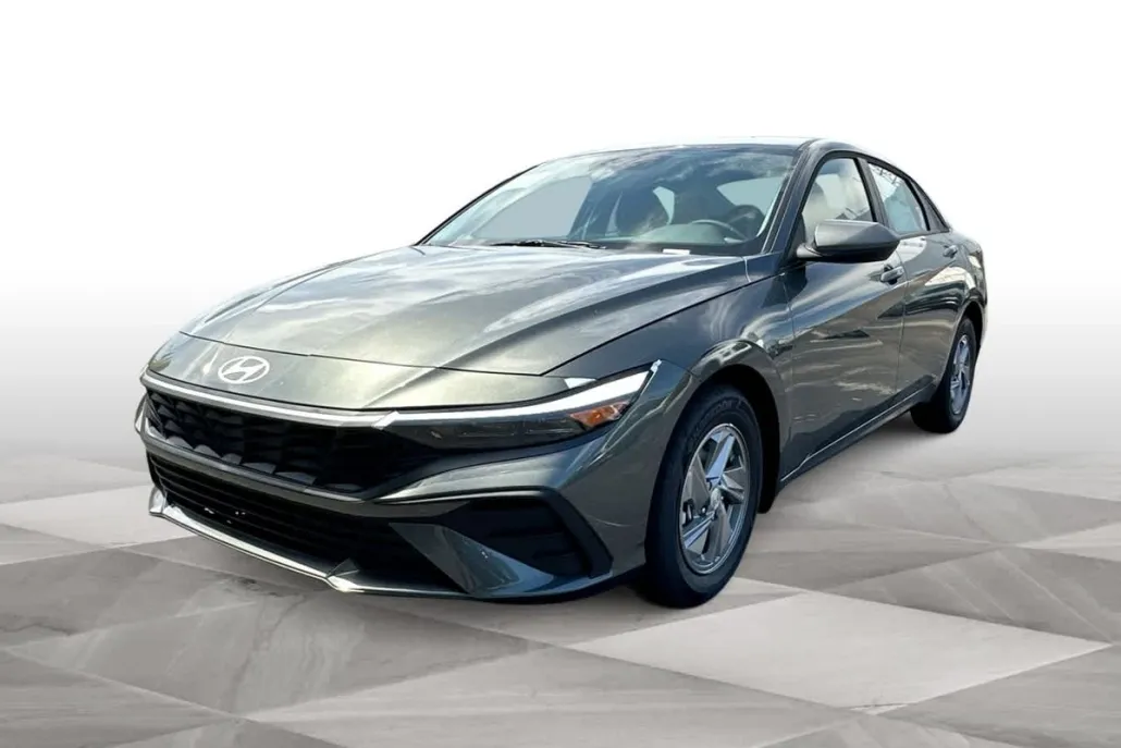 2025 Hyundai Elantra SE photo 1