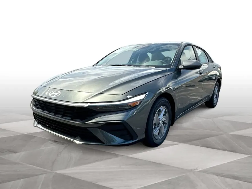 2025 Hyundai Elantra SE photo 1