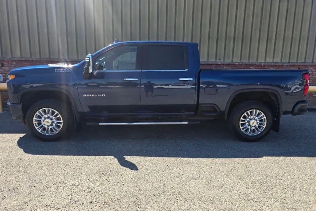 2022 Chevrolet Silverado 3500HD High Country photo 1