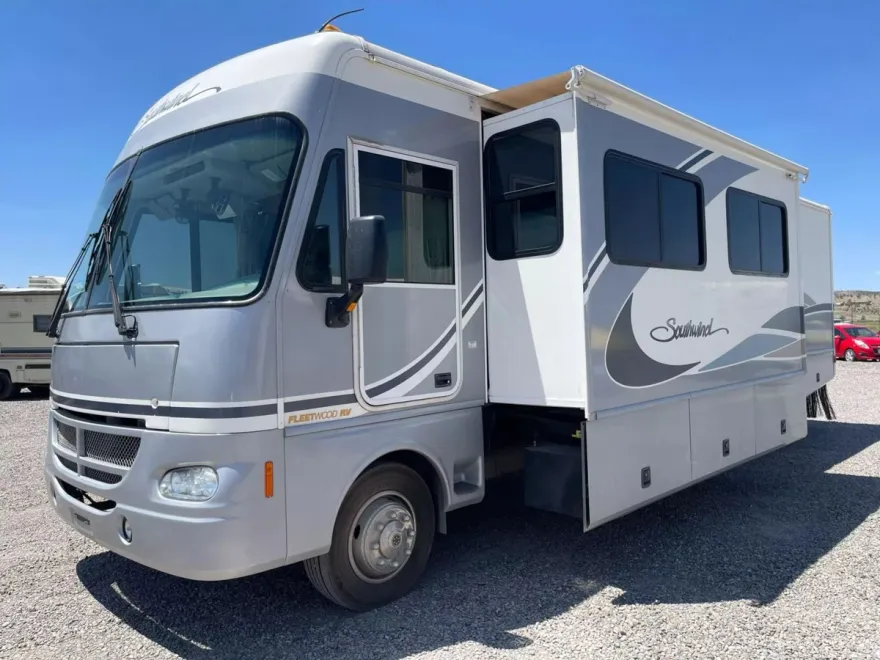 2004 Workhorse W22 Forward Control photo 1