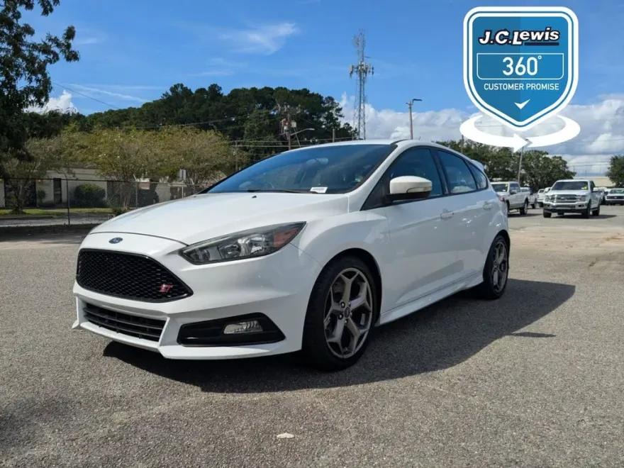 2018 Ford Focus ST photo 1