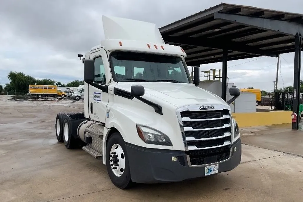 2020 Freightliner Cascadia 126" Day cab photo 1