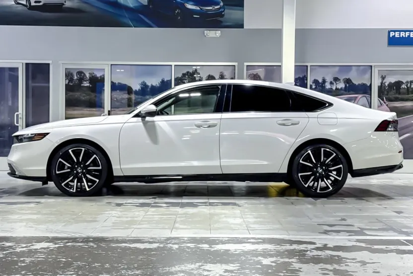 2023 Honda Accord Hybrid Touring photo 1